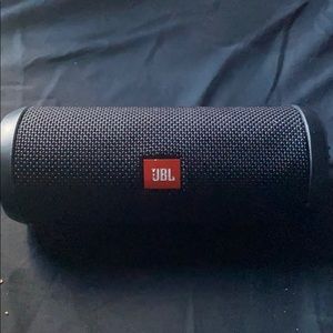 🔴FREE WITH BUNDLE!!!JBL flip 3 bluetooth speaker!